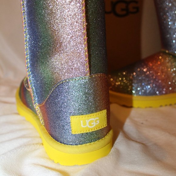 NIB UGG YOUTH 5 6 WOMENS 7 8 CLASSIC SHORT GLITTER RAINBOW WINTER BOOTS - Picture 7 of 8